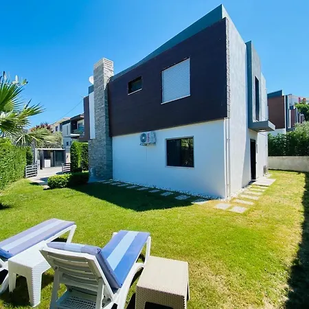 Kusadasi'nda Muhtesem Havuzlu Miray A 12 A7 B4 B10