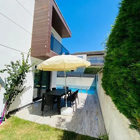 Kusadasi'nda Muhtesem Havuzlu Miray A 12 A7 B4 B10 Kusadası
