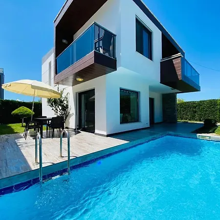 فيلة Kusadasi'nda Muhtesem Havuzlu Miray A 12 A7 B4 B10